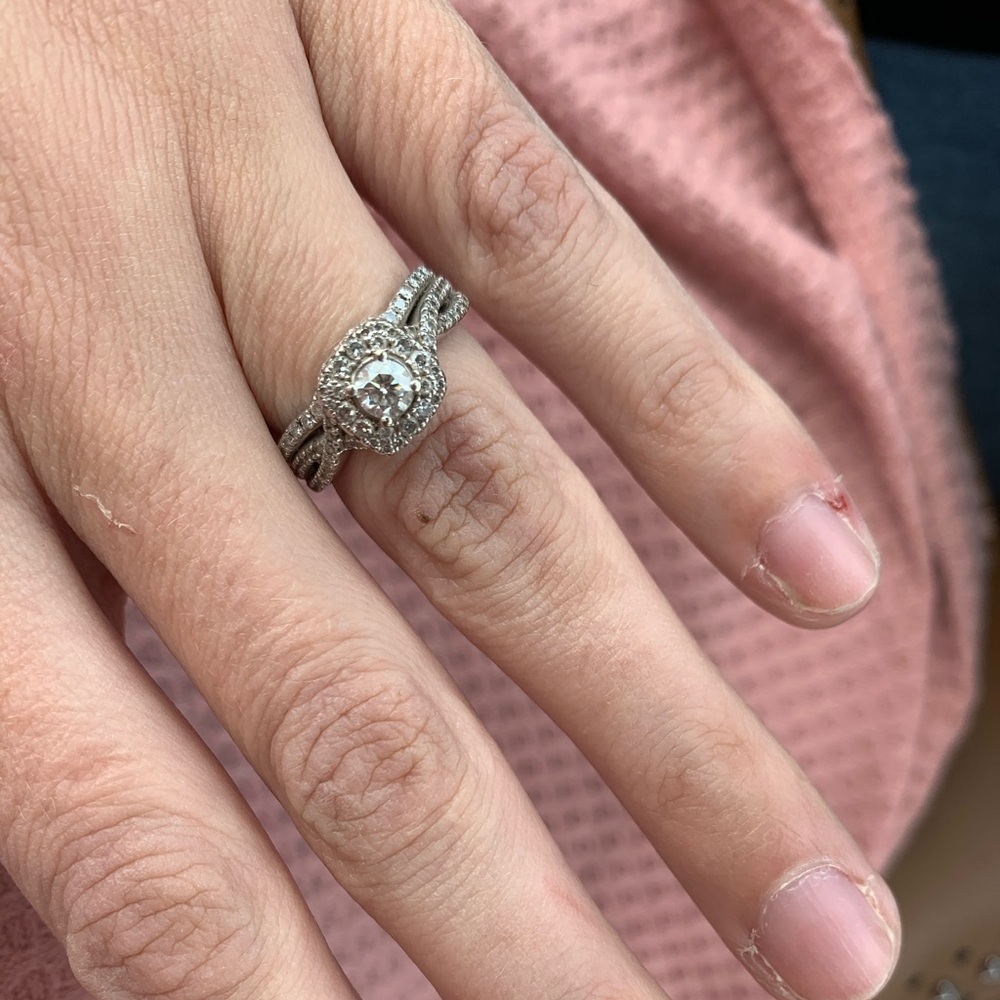 1 carat total weight 14 k white gold size 7